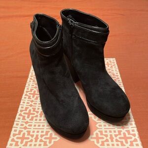 Gianni Bini Platform Black Booties